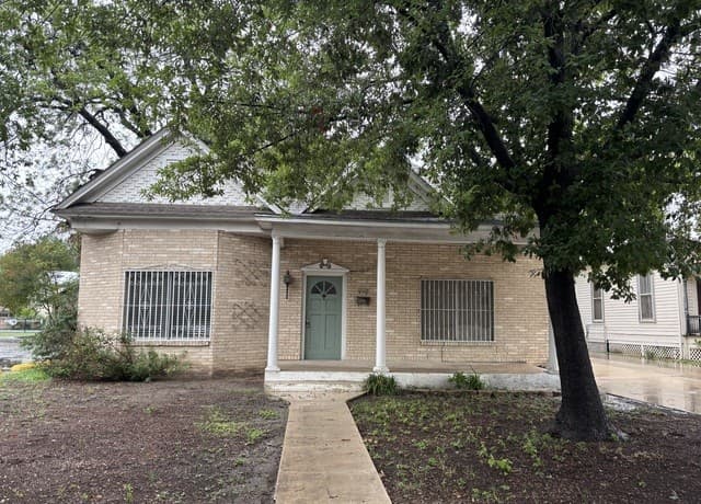 2-bedroom rental at 1021 S Alamo in San Antonio TX