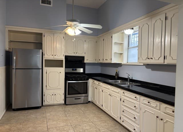 2-bedroom rental at 1021 S Alamo in San Antonio, TX — photo 4