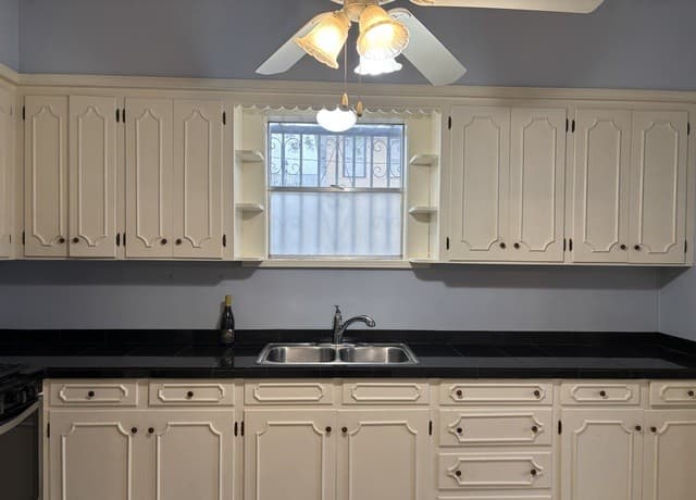2-bedroom rental at 1021 S Alamo in San Antonio, TX — photo 5