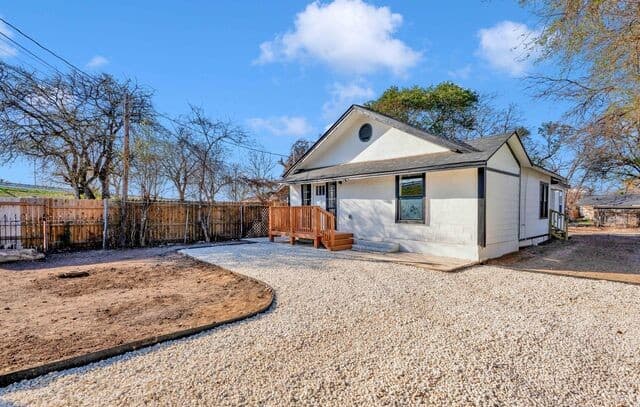 4-bedroom rental at 439 W Lubbock St in San Antonio TX