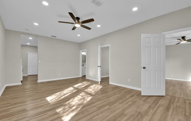 4-bedroom rental at 439 W Lubbock St in San Antonio, TX — photo 2