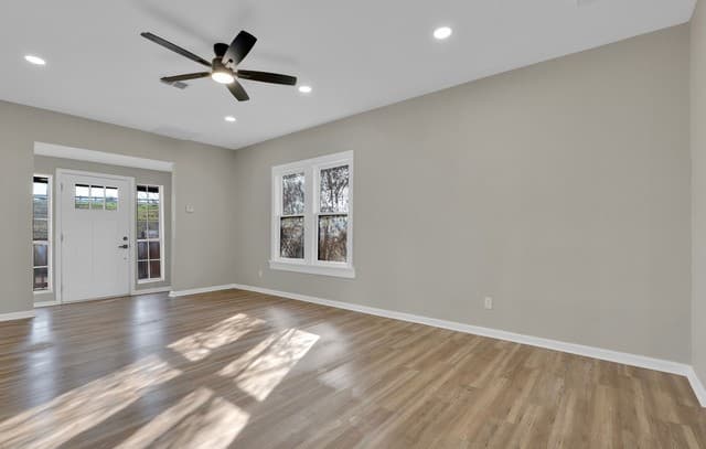 4-bedroom rental at 439 W Lubbock St in San Antonio, TX — photo 3