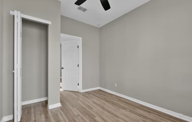 4-bedroom rental at 439 W Lubbock St in San Antonio, TX — photo 5