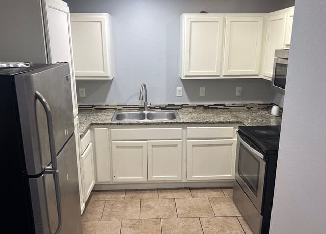 2-bedroom rental at 11110 Baywood in San Antonio, TX — photo 3