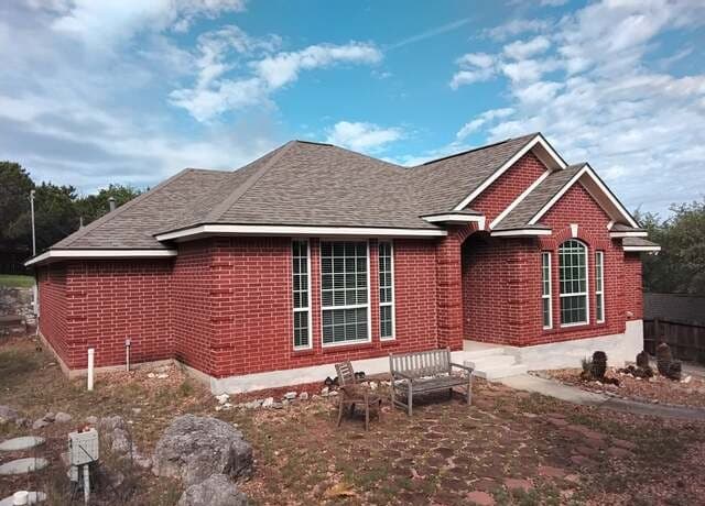 3-bedroom rental at 511 Solo St in San Antonio, TX — photo 2