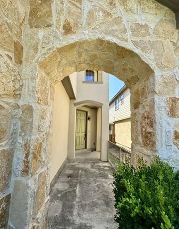 3-bedroom rental at 1218 Cresswell in San Antonio, TX — photo 2
