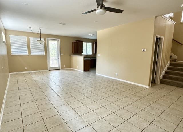 3-bedroom rental at 1218 Cresswell in San Antonio, TX — photo 4