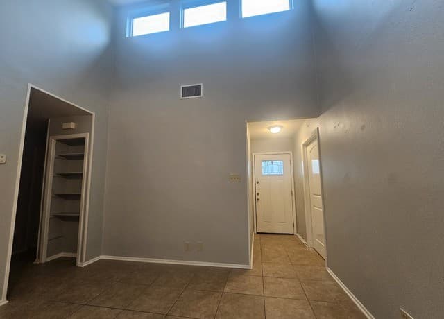 4-bedroom rental at 4755 Casa Oro St in San Antonio, TX — photo 2