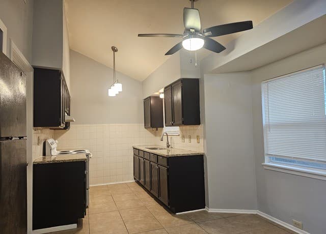 4-bedroom rental at 4755 Casa Oro St in San Antonio, TX — photo 5