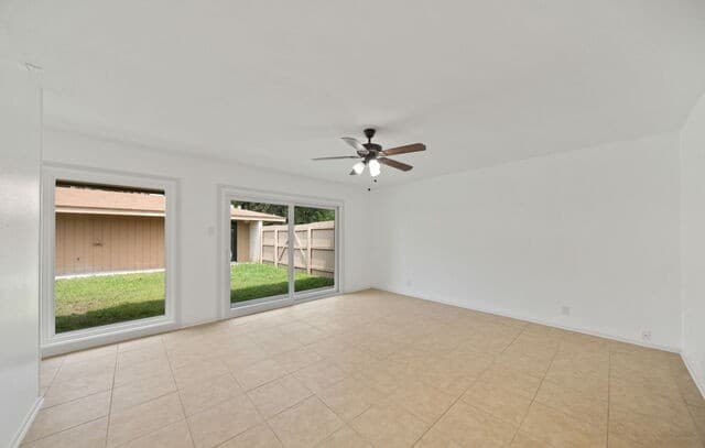 3-bedroom rental at 8390 N Verde Unit 1 in San Antonio, TX — photo 5