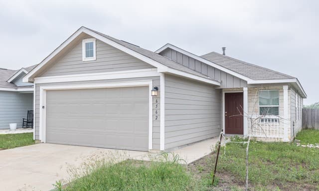 3-bedroom rental at 6562 Runaway Row in Converse, TX — photo 2