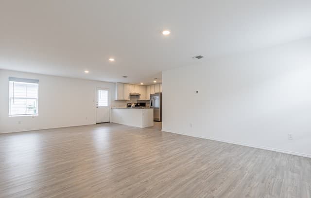 3-bedroom rental at 6562 Runaway Row in Converse, TX — photo 4