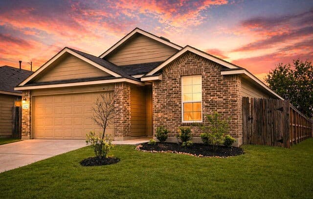 3-bedroom rental at 13422 Whisper Bend in San Antonio, TX — photo 2