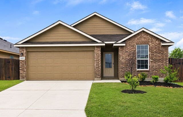 3-bedroom rental at 13422 Whisper Bend in San Antonio, TX — photo 3