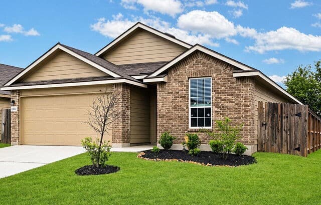 3-bedroom rental at 13422 Whisper Bend in San Antonio, TX — photo 4