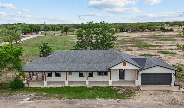 4-bedroom rental at 13515 Quintana Rd in Von Ormy TX