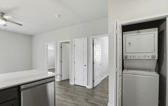 2-bedroom rental at 711 S Frio St Unit 2104 in San Antonio, TX — photo 5
