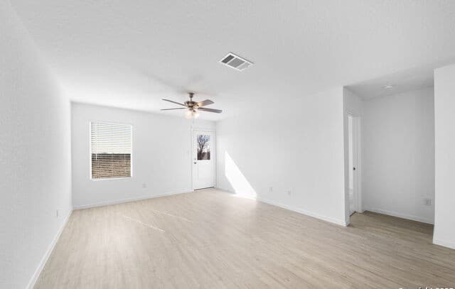 3-bedroom rental at 3707 Moon Hill Rd in Marion, TX — photo 5