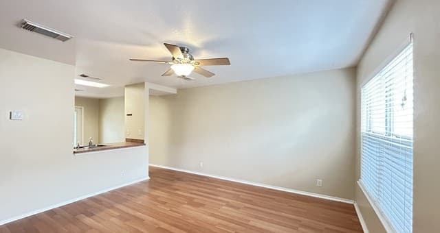 3-bedroom rental at 35 Caswell Cir in San Antonio, TX — photo 4