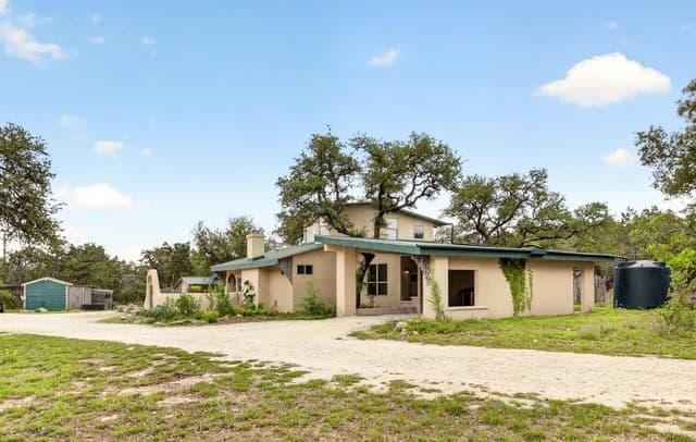 2-bedroom rental at 259 Forest View Dr in Blanco, TX — photo 2