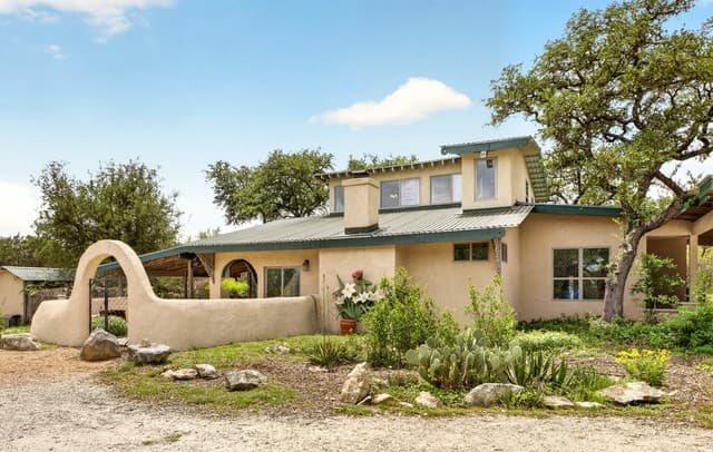 2-bedroom rental at 259 Forest View Dr in Blanco, TX — photo 3