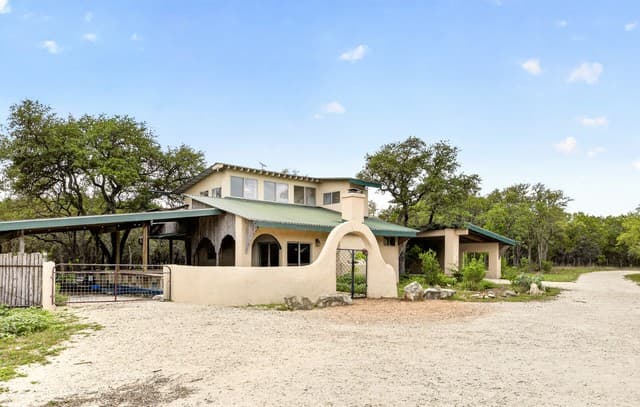 2-bedroom rental at 259 Forest View Dr in Blanco, TX — photo 4