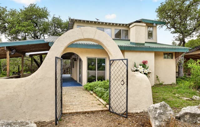 2-bedroom rental at 259 Forest View Dr in Blanco, TX — photo 5