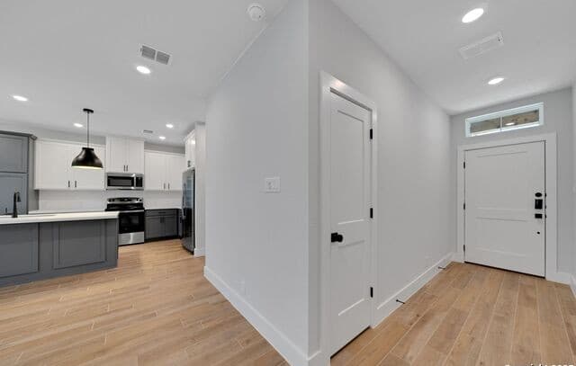 3-bedroom rental at 13709 Giovannis Garden in San Antonio, TX — photo 4