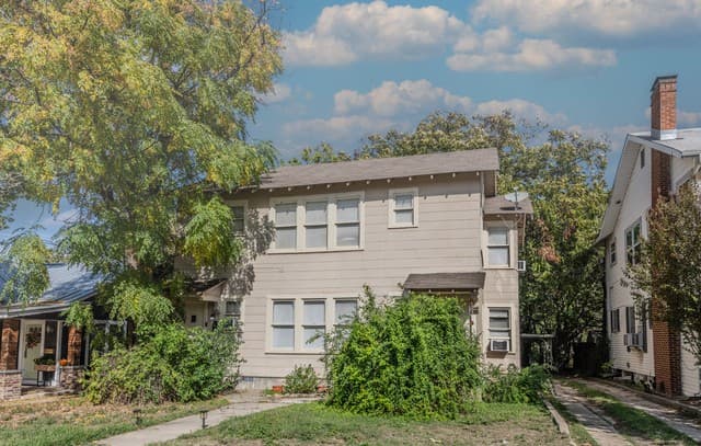 2-bedroom rental at 327 Eleanor Unit 1 in San Antonio, TX — photo 2