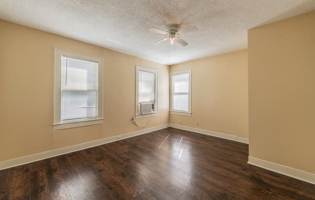 2-bedroom rental at 327 Eleanor Unit 1 in San Antonio, TX — photo 4