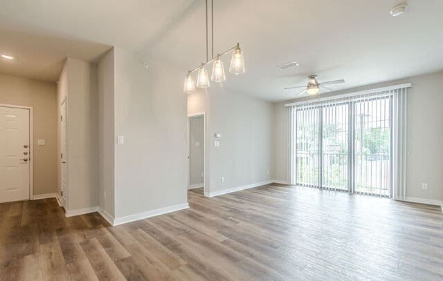 2-bedroom rental at 711 S Frio Unit 1301 in San Antonio, TX — photo 5
