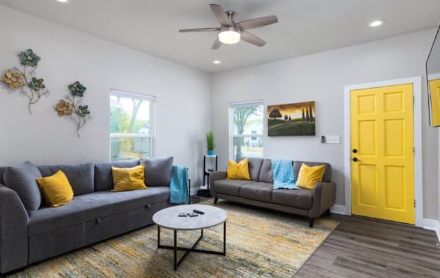 3-bedroom rental at 1035 San Francisco Unit 1 in San Antonio, TX — photo 2