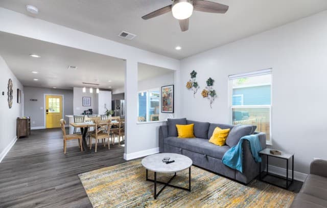 3-bedroom rental at 1035 San Francisco Unit 1 in San Antonio, TX — photo 3