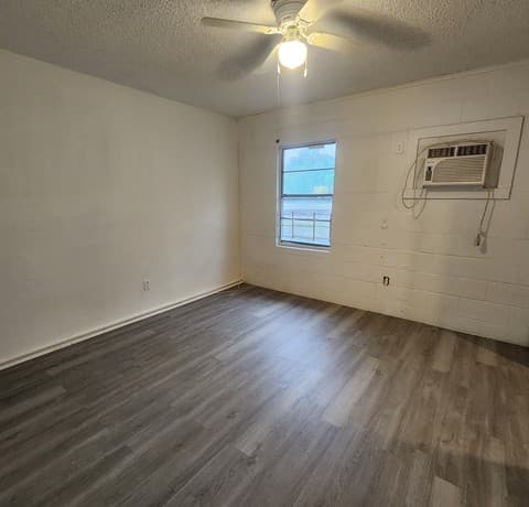 1-bedroom rental at 610 Ruiz Unit 2 in San Antonio, TX — photo 4