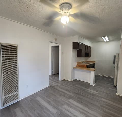 1-bedroom rental at 610 Ruiz Unit 2 in San Antonio, TX — photo 5