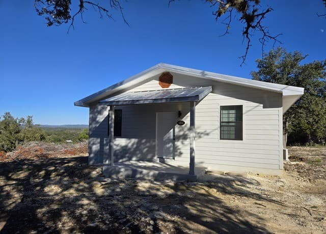 2-bedroom rental at 154 Hopi Trl in Bandera TX