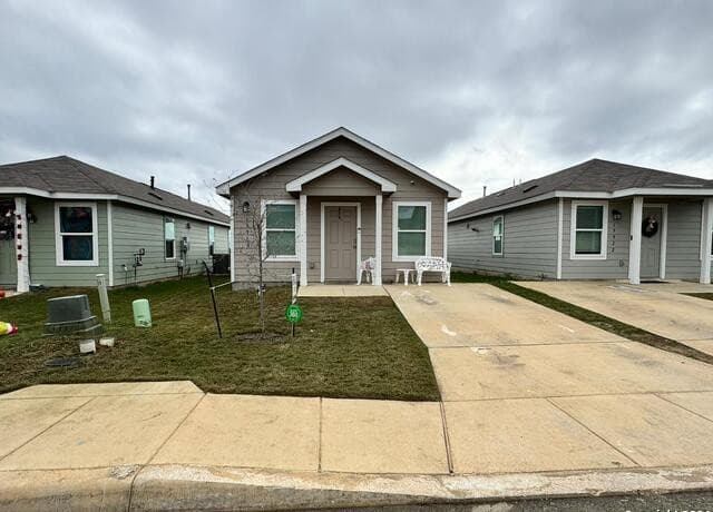 2-bedroom rental at 13918 Llama Pl in San Antonio TX