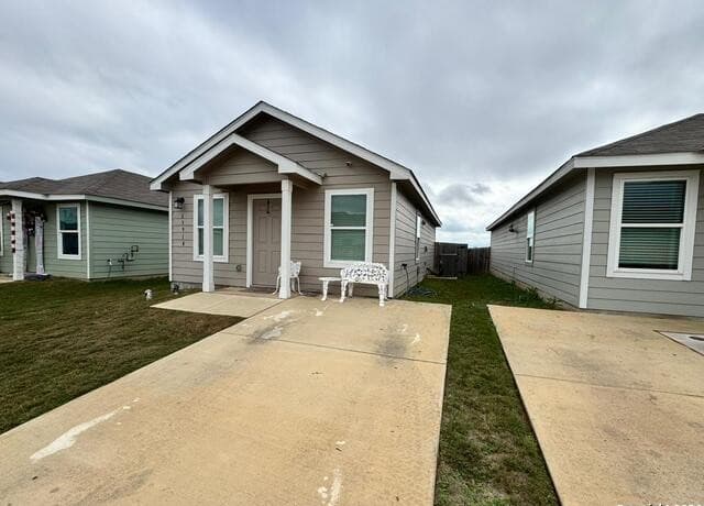 2-bedroom rental at 13918 Llama Pl in San Antonio, TX — photo 2
