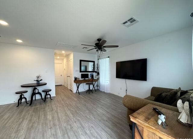 2-bedroom rental at 13918 Llama Pl in San Antonio, TX — photo 4