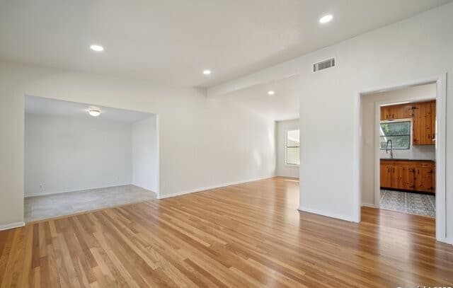4-bedroom rental at 407 Haverford Dr in San Antonio, TX — photo 2