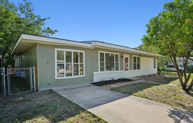 4-bedroom rental at 407 Haverford Dr in San Antonio, TX — photo 3