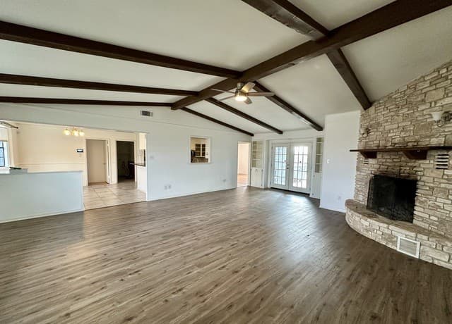 4-bedroom rental at 211 Uecker in Spring Branch, TX — photo 2