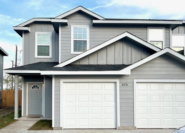 3-bedroom rental at 7926 Dial Ike Dr Unit 301 in San Antonio, TX — photo 2