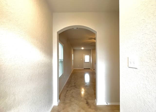 3-bedroom rental at 7926 Dial Ike Dr Unit 301 in San Antonio, TX — photo 3