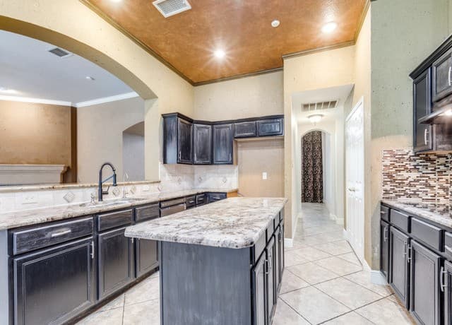 4-bedroom rental at 13526 Barsan in San Antonio, TX — photo 5