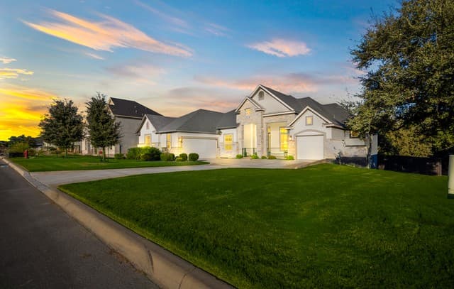 4-bedroom rental at 571 Englewood Ln in Castroville TX