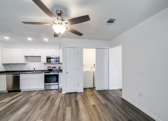 2-bedroom rental at 307 Tanglewood in San Antonio, TX — photo 2