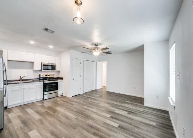 2-bedroom rental at 307 Tanglewood in San Antonio, TX — photo 3