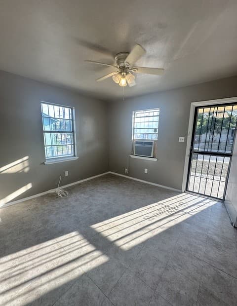 3-bedroom rental at 515 Clark in San Antonio, TX — photo 4