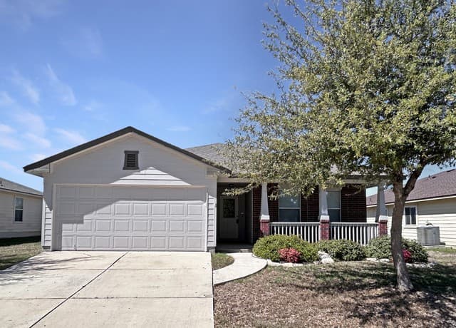 4-bedroom rental at 10015 Red Iron Crk in Converse, TX — photo 1